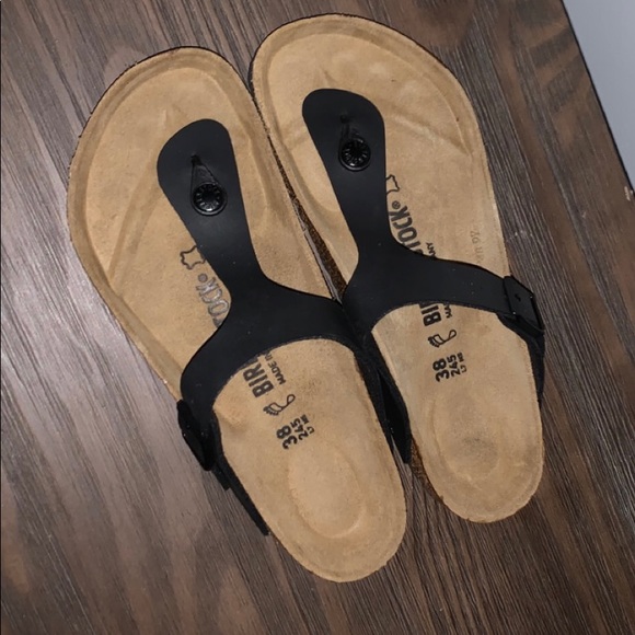 Shoes - 💥 Gizeh Black Birkenstocks size 7 💥